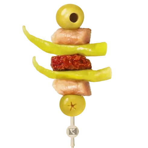 Gilda / Tapa, sardina - La Camela | Mercado del Grao Gilda de aceituna manzanilla con sardina ahumada, piparra vasca encurtida y tomate semiseco.